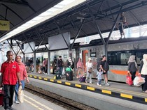 38 Ribu Penumpang Padati Stasiun Daop 8 Surabaya Hari Ini