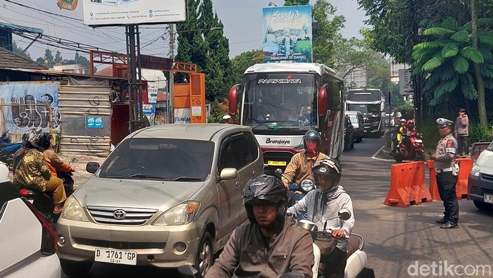 kondisi arus lalu lintas di kawasan wisata Lembang