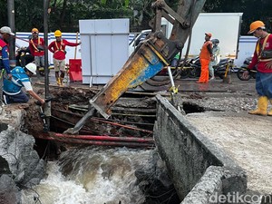 Sinkhole Lenteng Agung: Aliran Air Deras Jadi Tantangan Perbaikan