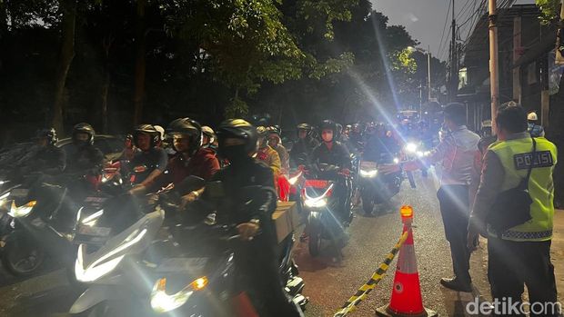 Kondisi Jalan Amblas Lenteng Agung Sore Ini (30/5)
