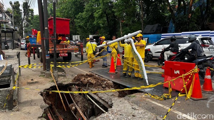 Penampakan Tiang Lampu Penerangan Dicabut