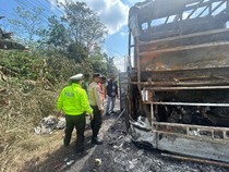 Detik-detik Bus Palala Ludes Terbakar di Muba, Diduga Api Berasal dari Ban