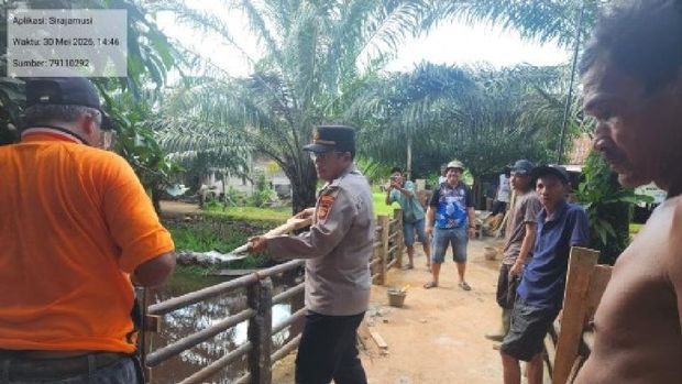 Polres OKI perbiki jembatan Merah Putih