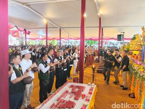 Air Suci Umbul Jumprit Disemayamkan di Candi Mendut Jelang Kirab Waisak Besok