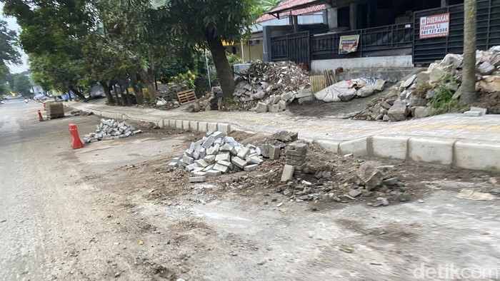 Kondisi perbaikan jalan di turunan Gombel, Kecamatan Banyumanik, Kota Semarang, Sabtu (30/5/2026).