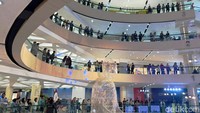 Rupang Buddha raksasa ini tingginya mencapai 5,6 meter dan lebar 4,6 meter.
