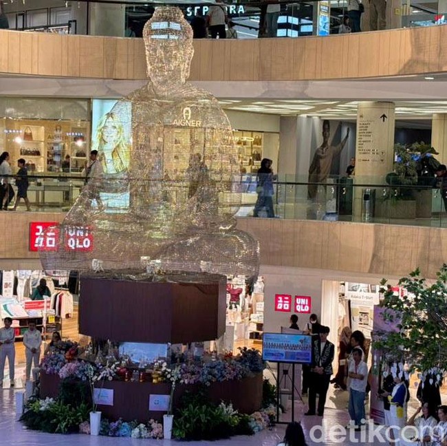 Melihat Patung Buddha Transparan di Surabaya