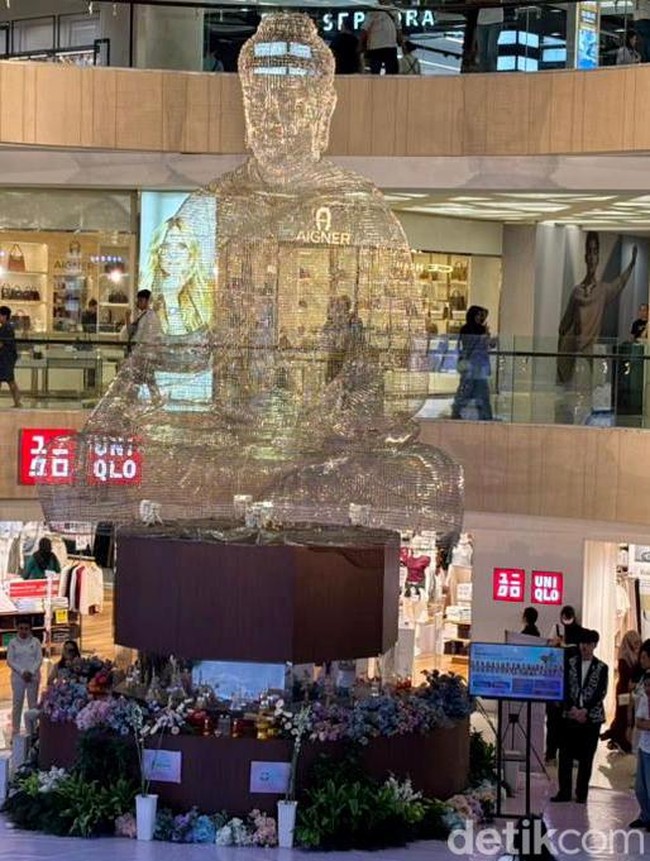 Melihat Patung Buddha Transparan di Surabaya