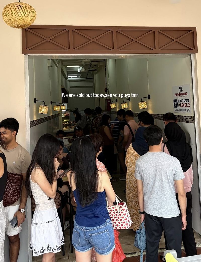 Baru Saja Buka, Restoran Sederhana di Singapura Ludes dalam Hitungan Jam!