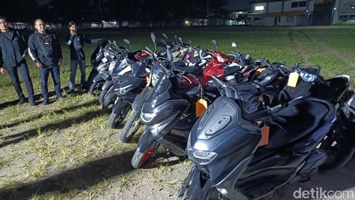 Polisi amankan belasan motor hasil mengungkapan kasus pencurian antar pulau di NTB, Sabtu (30/5/2026).