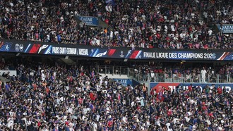 Lautan Suporter Meriahkan Final PSG vs Arsenal di Puskas Arena