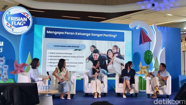 Talkshow Frisian Flag bersama dr Diana Suganda, SpGK.