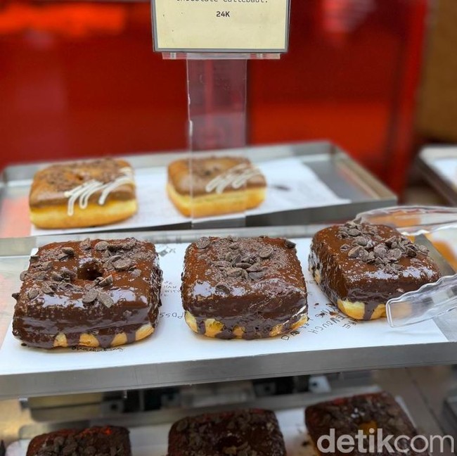 Cobain Donat Kotak Cereal hingga Cokelat yang Legit dan Viral di Bandung