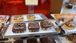 Cobain Donat Kotak Cereal hingga Cokelat yang Legit dan Viral di Bandung