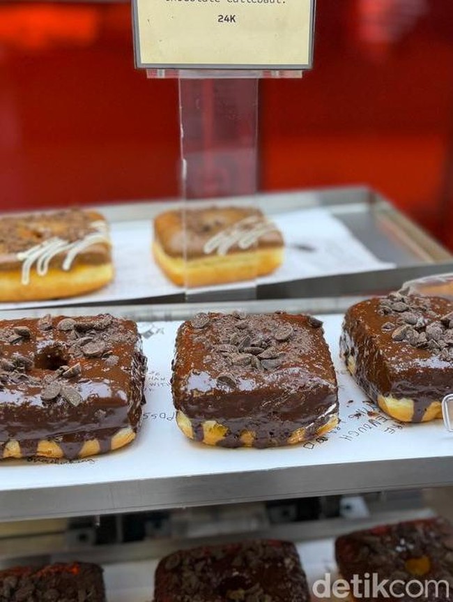 Cobain Donat Kotak Cereal hingga Cokelat yang Legit dan Viral di Bandung