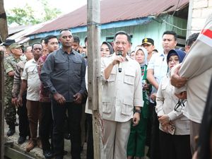 Cek Penerima BSPS, Tito Dorong Pemda Perluas Dukungan Bedah Rumah Lewat APBD