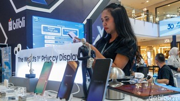 Tekanan terhadap harga perangkat elektronik muncul seiring menguatnya dolar AS dan meningkatnya biaya komponen global, terutama memori dan penyimpanan data. Kondisi tersebut membuat sejumlah produk teknologi berpotensi dijual dengan harga yang lebih tinggi dibanding tahun sebelumnya.