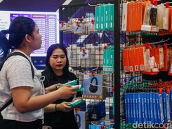 Dolar AS Menguat, Minat Belanja Gadget Tetap Tinggi