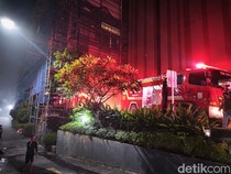 4 Mobil Damkar Bantu Padamkan Kebakaran di Palembang Indah Mall