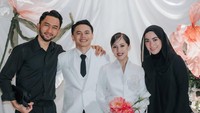 Mabruk @zaraadhsty @tsaqqib semoga sakinnah mawaddah wa rahmah ya kaliaaannn, membina keluarga kecil yang bahagia, memulai merangkai keindahan di perjalanan yang panjang ini hingga berjodoh dikehidupan nanti.., tulis Alfie Alfandy yang datang di momen pernikahan Zara dan Tsaqib dalam Instagram miliknya dilihat detikcom, Senin (1/6/2026). Foto: dok instagram ALFIE ALFANDY