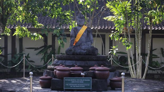 Arca Buddha yang Belum Selesai atau mbah Belet Arca Buddha yang Belum Selesai atau mbah Belet