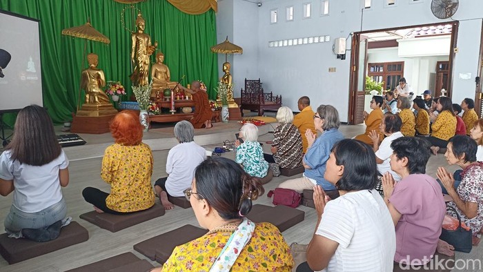 Detik-detik Tri Suci Waisak 2570 Buddhis Era (BE) di Vihara Budha Loka Tulungagung