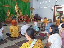 Momen Tri Suci Waisak 2570 BE di Tulungagung Berlangsung Hikmat