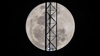 Fenomena Blue Moon Menerangi Langit Malam Jakarta
