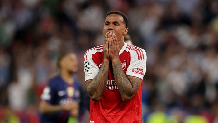 Soccer Football - UEFA Champions League - Final - Paris St Germain v Arsenal - Puskas Arena, Budapest, Hungary - May 30, 2026 Arsenals Gabriel Magalhaes looks dejected after he misses a penalty to lose the shoot-out REUTERS/Phil Noble