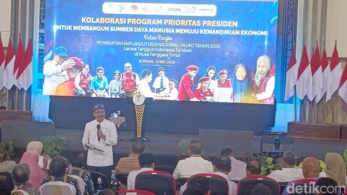Gus Ipul saat menghadirkan siswa-siswi dari SRMP 19 Kupang di Aula El Tari Kupang, Minggu (31/5/2026). Foto: Simon Selly/detikBali