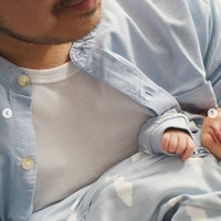 Bayi berjenis kelamin laki-laki itu diberi nama Kian Badani Haneldra. Dalam beberapa foto yang dibagikan hanya terlihat sebagian kecil wajah sang bayi yang dipublikasikan. Foto: Instagram/@hanggini