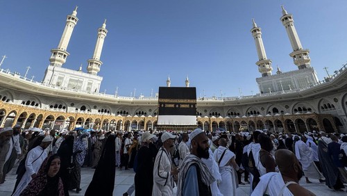 Jamaah haji dari berbagai negara melaksanakan Tawaf Ifadah di Masjidil Haram, Makkah, Arab Saudi, Minggu (31/5/2026). Jamaah haji dari berbagai negara kembali memadati Masjidil Haram untuk menyelesaikan rangkaian ibadah haji yakni Tawaf Ifadah, Sai dan Tahalul. ANTARA FOTO/Citro Atmoko/sgd/foc.