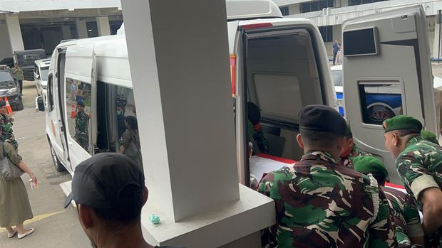 Jenazah Ryamizard Ryacudu diberangaktkan dari RSPAD ke Rumah Duka di Cikeas Bogor.