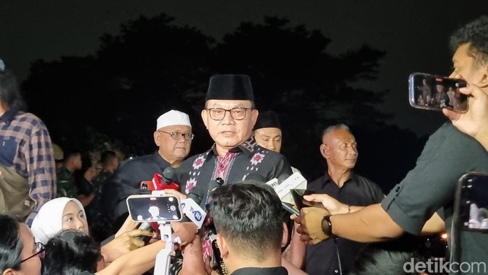 Kepala Kantor Staf Presiden (KSP) Dudung Abdurachman saat melayat eks Menhan Ryamizard Ryacudu, Minggu (31/5/2026) (Taufiq/detikcom)
