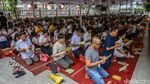 Khidmat Waisak di Jakarta, Umat Buddha Berdoa untuk Kedamaian
