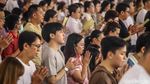 Khidmat Waisak di Jakarta, Umat Buddha Berdoa untuk Kedamaian