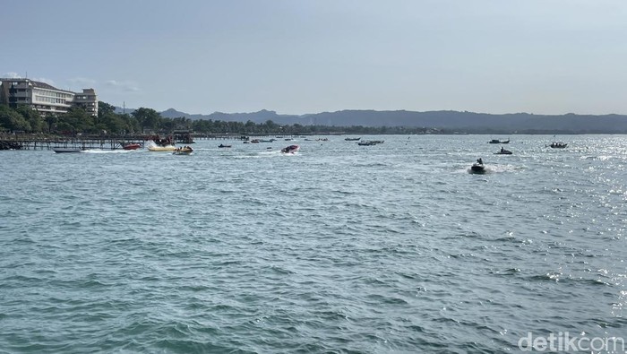 Kondisi di Pantai Pangandaran pada long weekend Idul Adha 2026