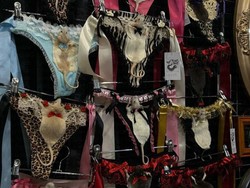 Viral Lingerie Berhias Bangkai Tikus, Dijual Seharga Rp 2,4 Juta