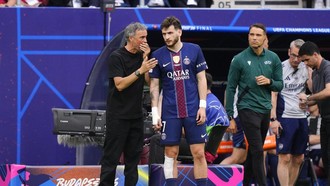 Aksi Kocak Luis Enrique Tiru Selebrasi Kvaratskhelia saat PSG Juara UCL