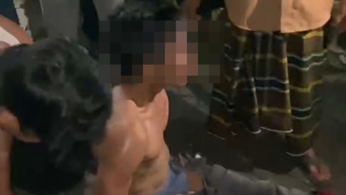 Maling motor kepergok warga dan babak belur di Pasuruan