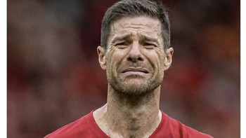 Ekspresi Alonso setelah terlanjur gabung ke Chelsea dan mendadak ada lowongan di Liverpool. Foto: X.com