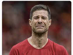Meme Arne Slot Dipecat Liverpool Tapi Xabi Alonso Sudah ke Chelsea