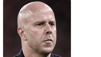 Fabrizio Romano menyebut Andoni Iraola menjadi kandidat terkuat pengganti Slot. Foto: X.com