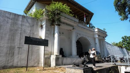 Menyusuri Jejak Sejarah di Benteng Vastenburg Solo
