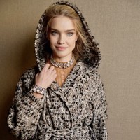 Nama Natalia Vodianova sudah lama identik dengan dunia fashion kelas atas. Ia pernah berjalan di lebih dari 200 runway show, menjadi wajah berbagai sampul Vogue, hingga membintangi kampanye brand besar seperti Calvin Klein dan Stella McCartney. Foto: dok. Instagram @natasupernova