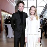 Di usia 19 tahun, Natalia menikah dengan bangsawan Inggris, Justin Portman, dan memiliki tiga anak sebelum akhirnya bercerai pada 2010. Tak lama setelah perceraian itu, Natalia mulai menjalin hubungan dengan Antoine Arnault, putra konglomerat pemilik kerajaan bisnis fashion LVMV, Bernard Arnault. LVMH menaungi brand-brand mewah seperti Louis Vuitton, Christian Dior, Tiffany & Co., hingga Sephora. Foto: dok. Instagram @natasupernova