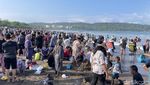 Potret Laut Manusia di Pangandaran Pekan Ini