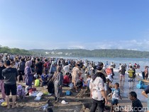 Long Weekend & Rayakan Persib Juara, Pangandaran Jadi Lautan Manusia