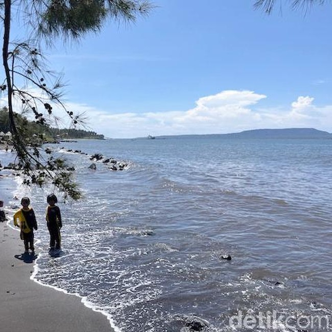 Tiga Pantai Dekat Kota Banyuwangi yang Cocok untuk Piknik Keluarga