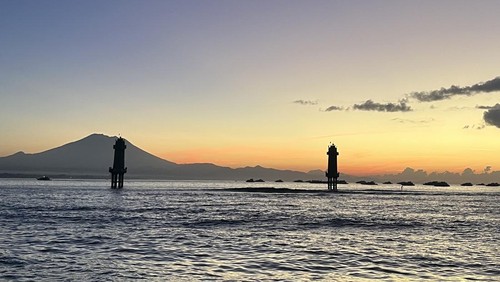 Pemandangan matahari terbit di Pantai Sanur, Denpasar, Minggu (31/5/2026). (Rizki Setyo/detikBali)